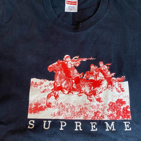supreme horse tee